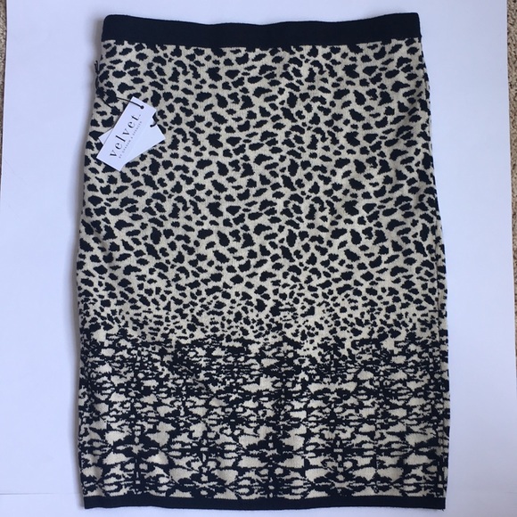 Velvet Skinny Black and Cream Leopard Print Skirt - Picture 8 of 8